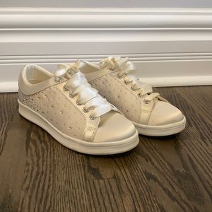 Badgley Mischka white wedding running shoes size 6